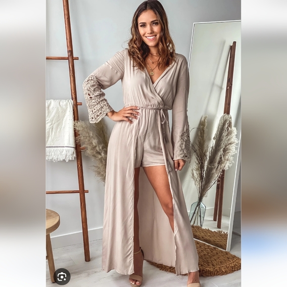 Long Sleeve Maxi Romper with Lace Detail .size L.New No Tag - Picture 1 of 6